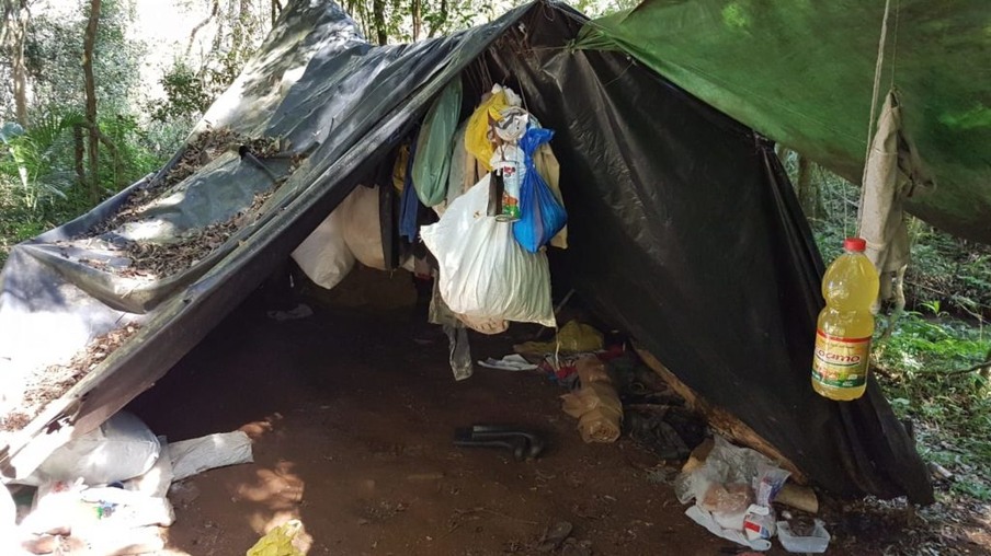Polícia encontra destrói acampamento de caçadores no Parque Nacional do Iguaçu