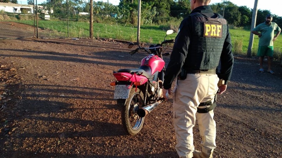 PRF recolhe motocicleta com R$ 14 mil em débitos no Paraná
