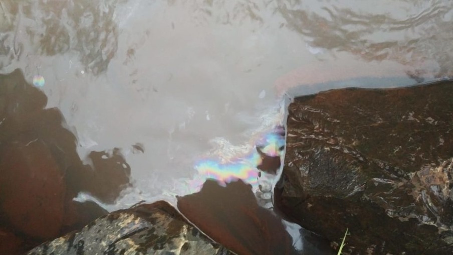 Polícia Ambiental localiza vazamento de óleo diesel em rio