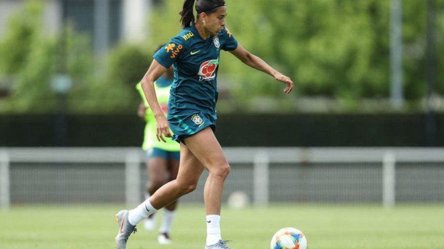 Lesão muscular tira Andressa Alves da partida contra a Itália