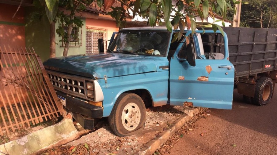 Caminhão em fuga: acidente e tiroteio no Guarujá