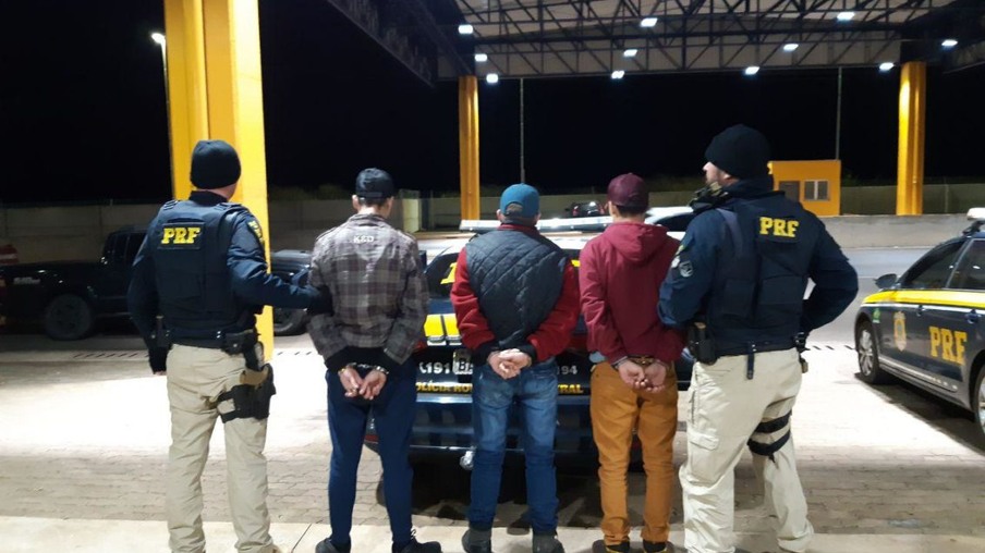 PRF prende três homens com 91 quilos de maconha em Cascavel