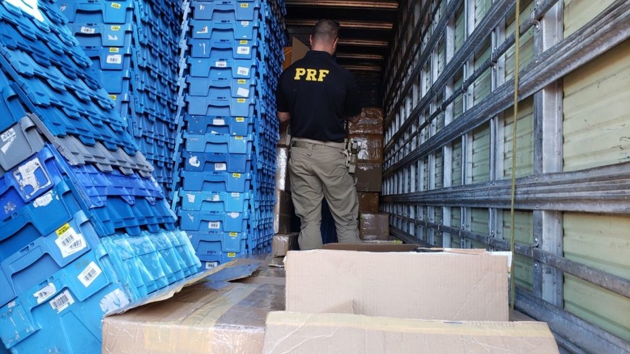 Diversas mercadorias estrangeiras são encontradas em caminhão de medicamentos