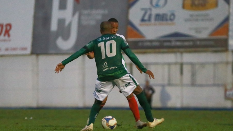 Rossini marcou os dois gols do Manaus já no segundo tempo da decisão e arrancou o empate para o Gavião
Créditos: Thais Magalhães / CBF