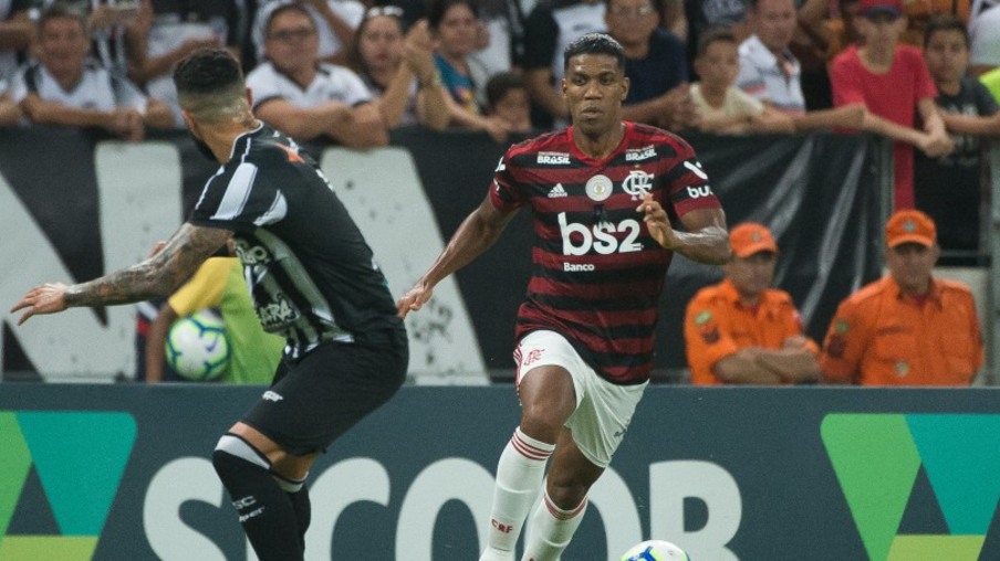 Flamengo bate o Ceará no Castelão e assume a liderança do Brasileirão