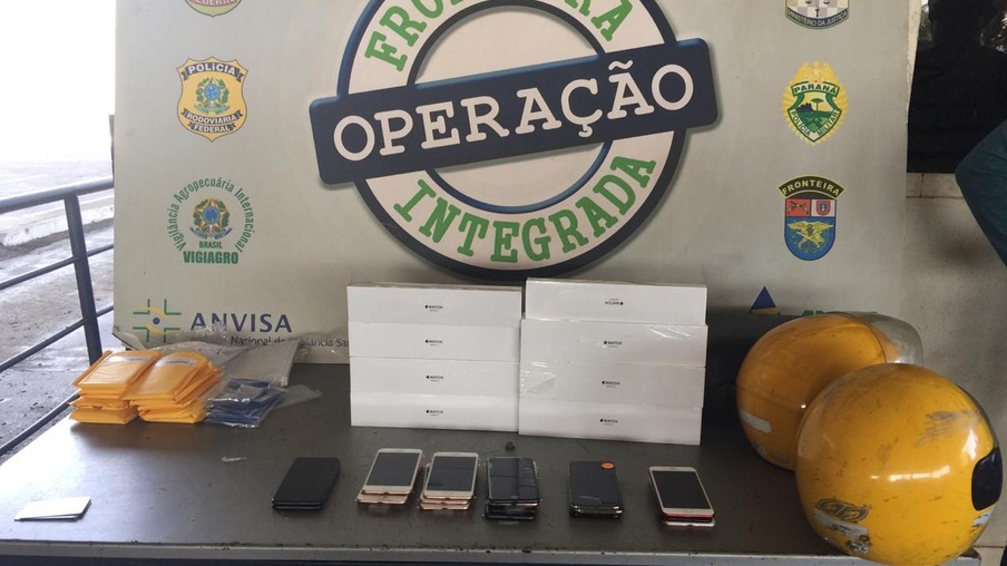 Mototáxi paraguaio com iphones em fundo falso é apreendido