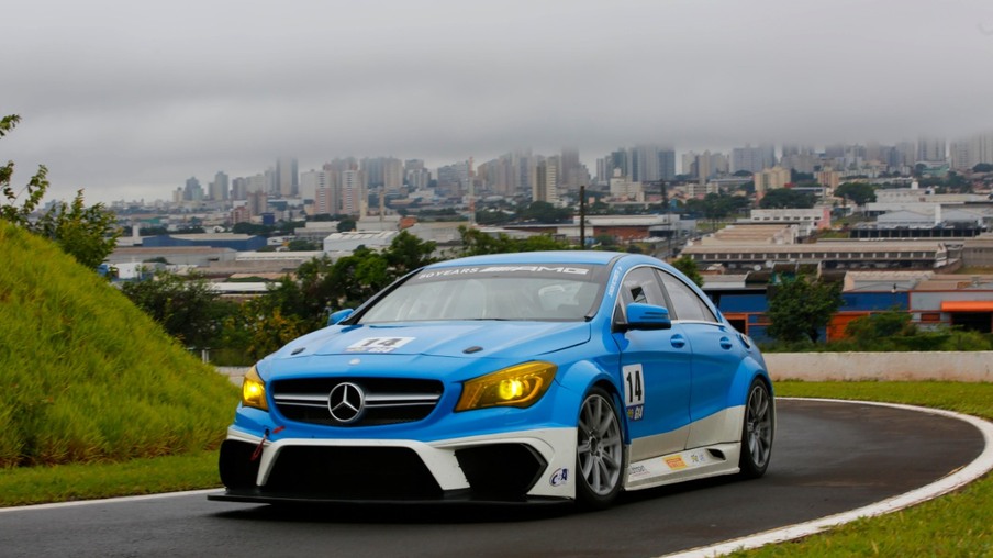 Já confirmado nas 500 Milhas deste ano, o Mercedes-Benz CLA 45 AMG será piloto pelo trio Victorette Júnior/M. Abreu/M. Karan

Crédito: Vanderley Soares
