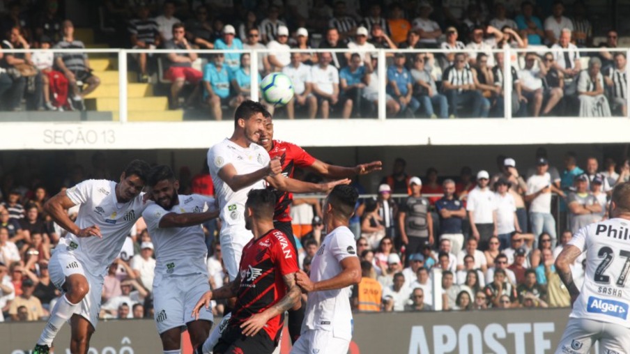 Santos e Athletico-PR empatam na Vila Belmiro pela 18ª rodada