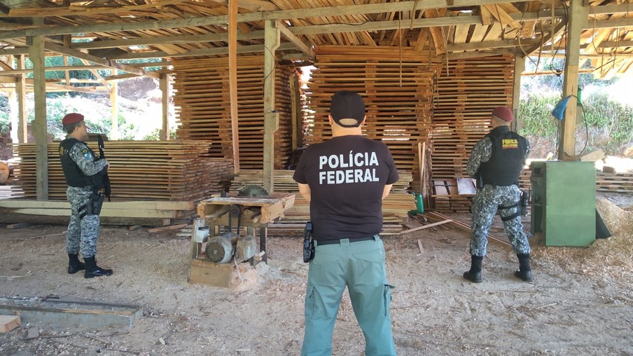 Polícia fecha serraria clandestina na fronteira com a Argentina