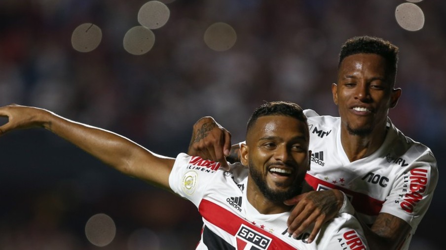 São Paulo vence Majestoso em Morumbi lotado e encosta no Corinthians