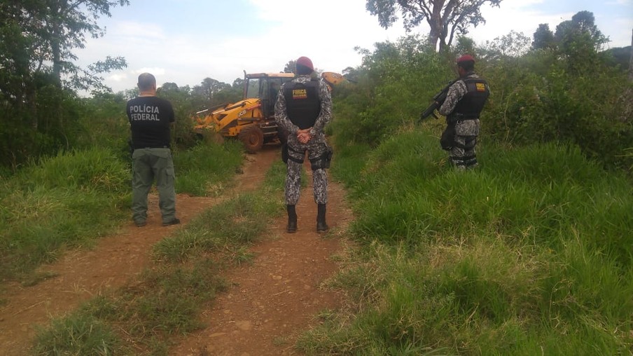Polícia acaba com passagem clandestina na fronteira com a Argentina