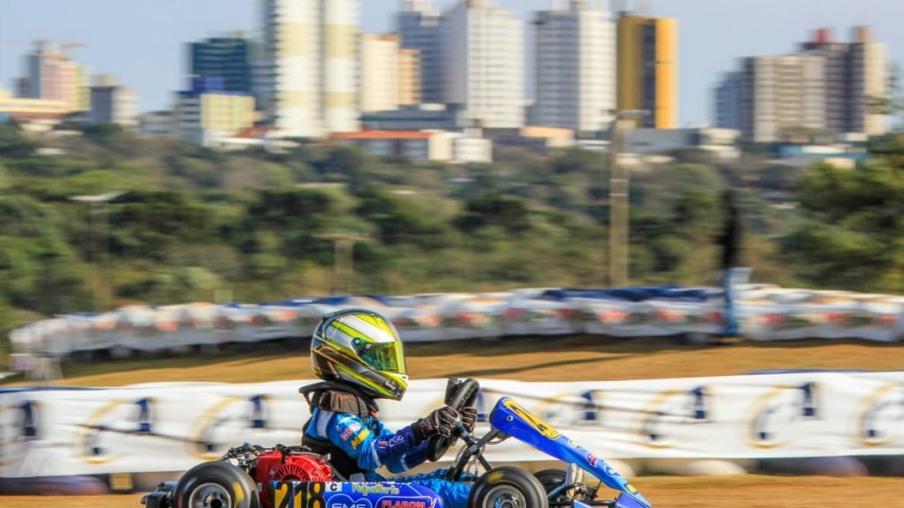 Akyu Myasava dará adeus aos motores sorteados no Campeonato Paranaense de Kart, em Campo Mourão

Crédito: Vanderley Soares
