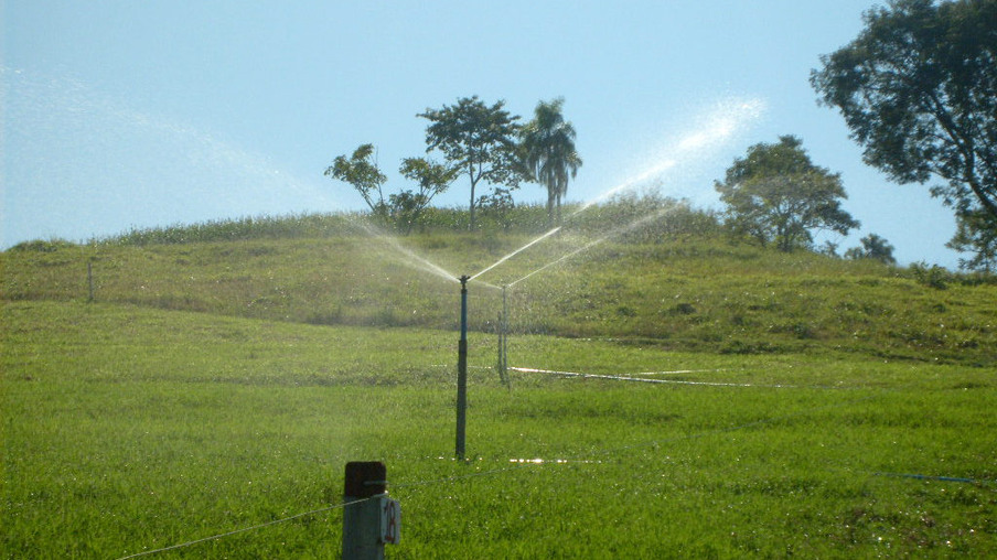 Uso de tensiômetro garante eficiência da irrigação no campo