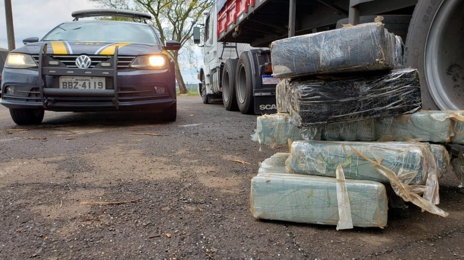 Duas toneladas de maconha são apreendidas em carga de milho no Paraná