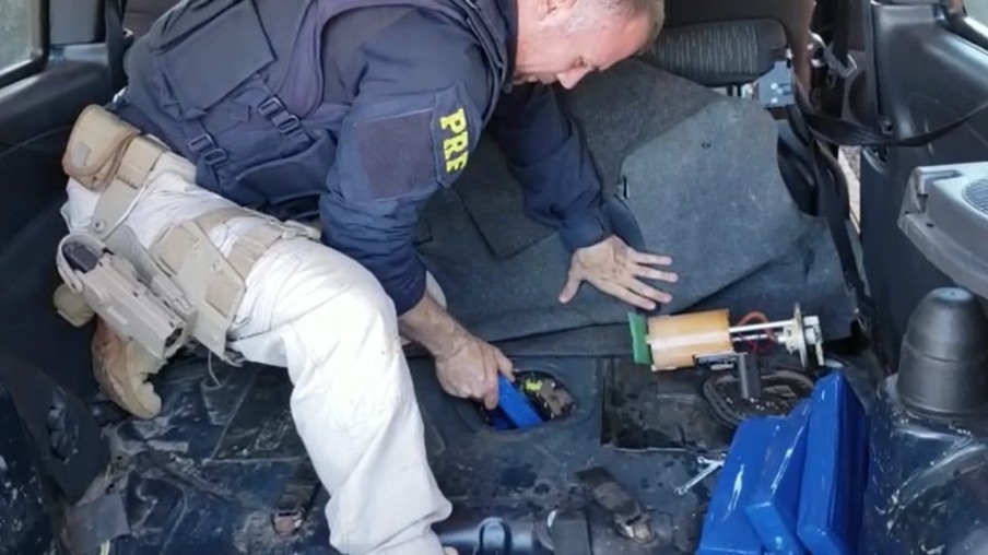 PRF descobre maconha escondida em tanque de combustível no Paraná