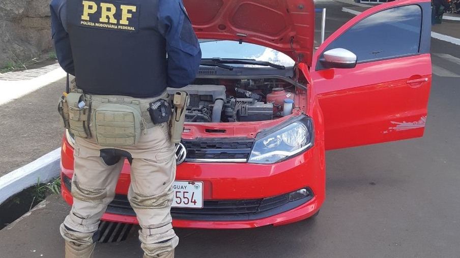 PRF prende homem e recupera veículo na aduana Brasil/Paraguai