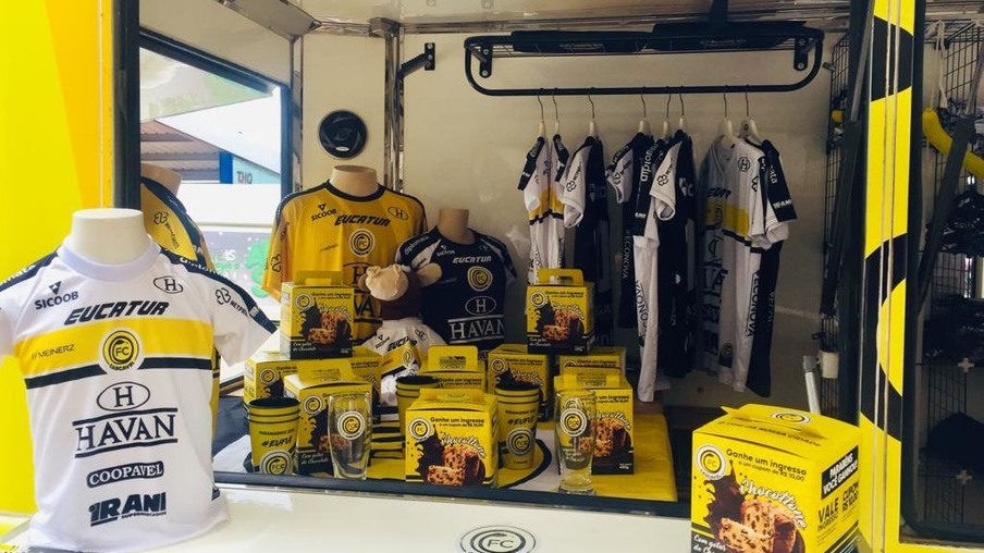 FC Cascavel vende chocotones que dão direito à ingresso e desconto na compra da camisa oficial