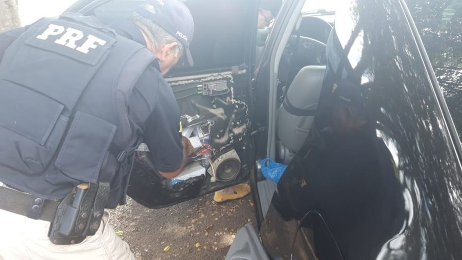 Eletrônicos são encontrados em portas de veículo em Santa Terezinha de Itaipu