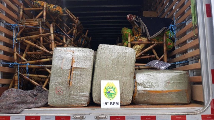 19º Batalhão recupera veículo furtado,apreende mais de 650 Kg de maconha e caminhões com  2,5 milhões em mercadorias contrabandeadas.