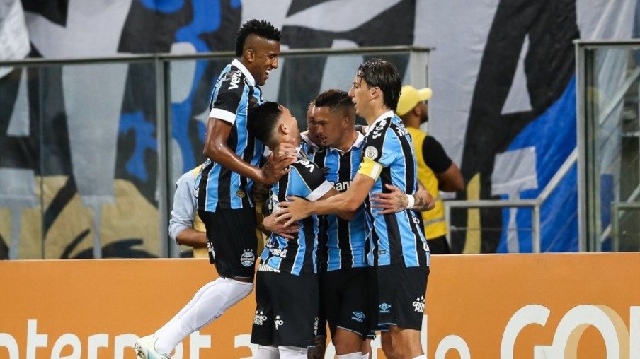 Com gols no segundo tempo, Grêmio vence o São Paulo em Porto Alegre