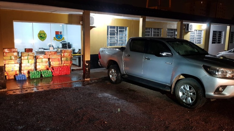 Polícia Rodoviária de Cascavel recupera veículo roubado e apreende 641kg de maconha