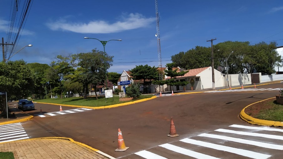 Sinalização de faixas de pedestres é reforçada em frente às escolas de Marechal 