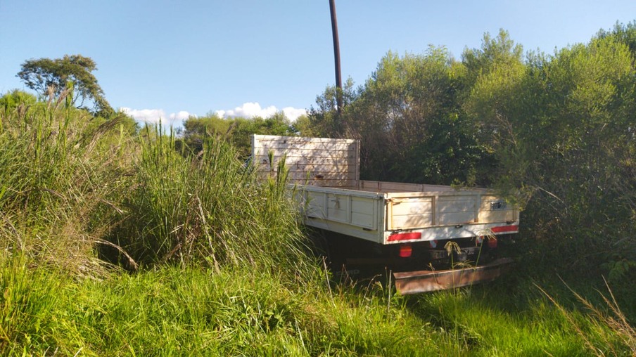 Ação policial conjunta na fronteira recupera caminhão roubado na Argentina