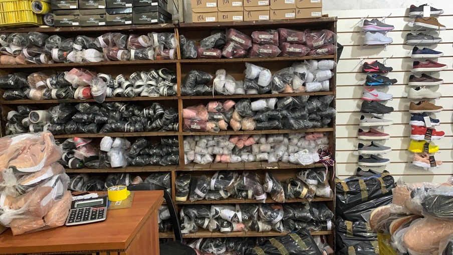 Receita Federal apreende R$ 80 mil em calçados contrabandeados em Foz