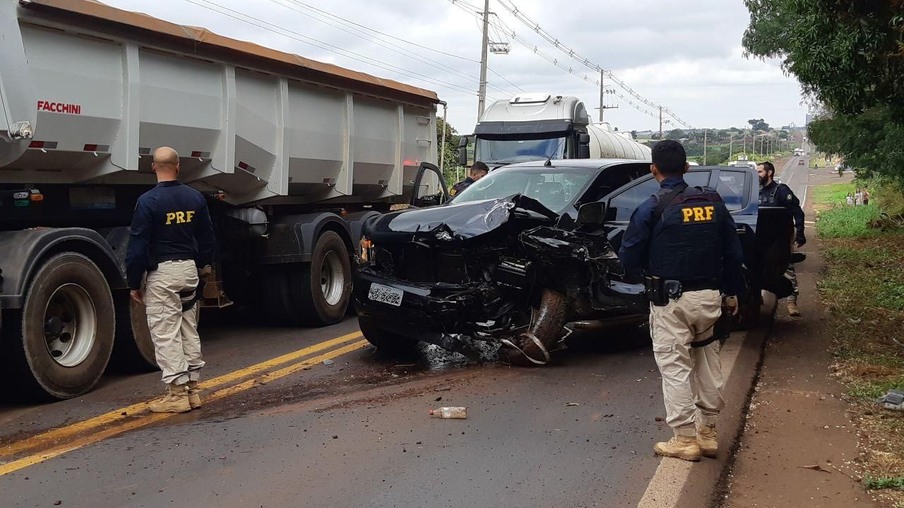 VÍDEO: Após fuga, perseguição e batida, PRF recupera caminhonete roubada na BR-163 em Quatro Pontes