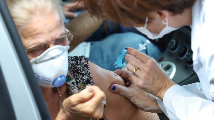Paraná já vacinou mais de um milhão de idosos contra gripe
