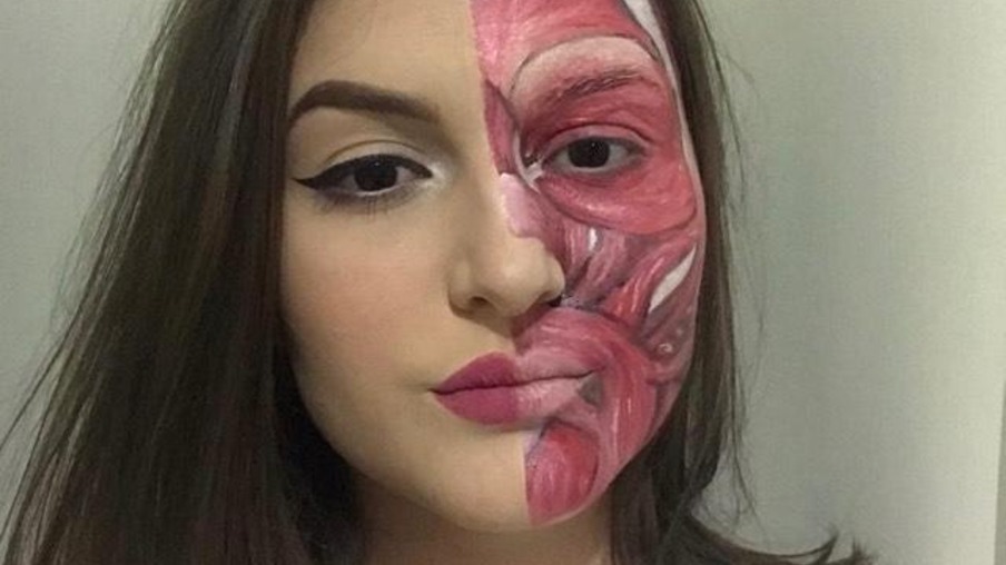 UNIPAR – Atividade de pintura da face foi proposta ao 1º ano do curso de Odontologia, que correspondeu com sucesso