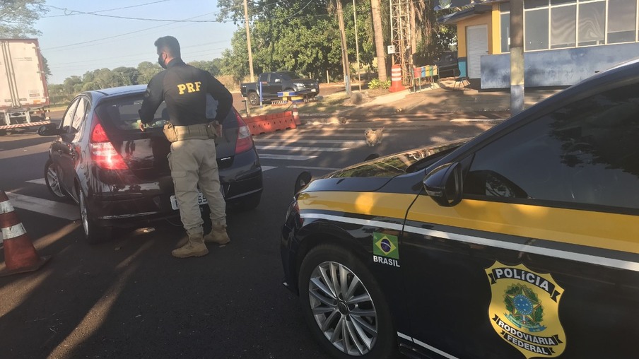 PRF recupera em Santa Terezinha de Itaipu veículo roubado em Joinville-SC