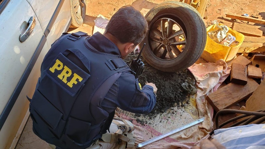 Operaçao Flagellum: PRF prende homem transportando Skunk dentro dos pneus do carro