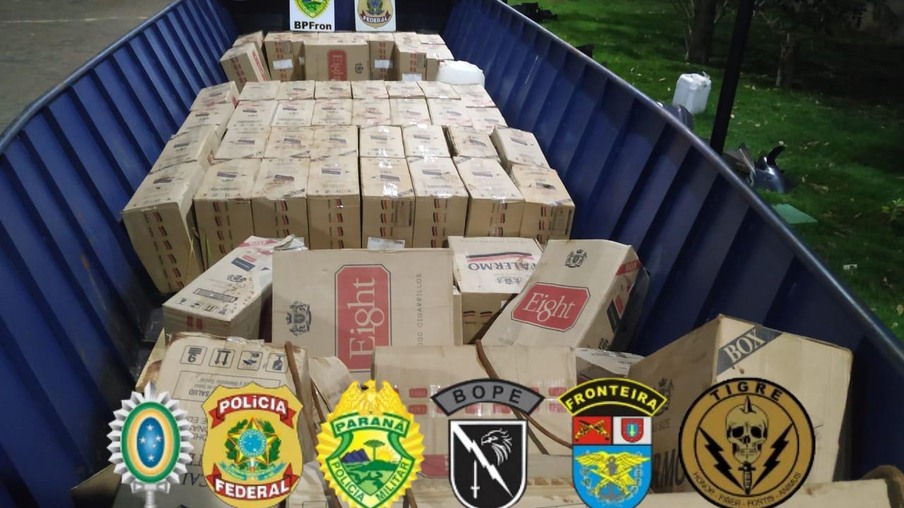 Policiais apreendem barco e caminhão carregado R$ 1 milhão em cigarros contrabandeados
