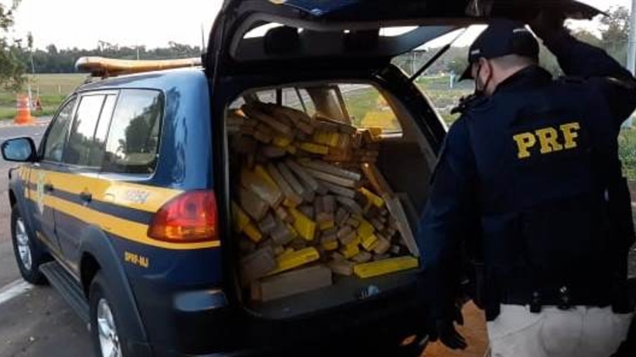 Após perseguição, casal é preso transportando quase 300 kg de maconha em Alto Paraíso