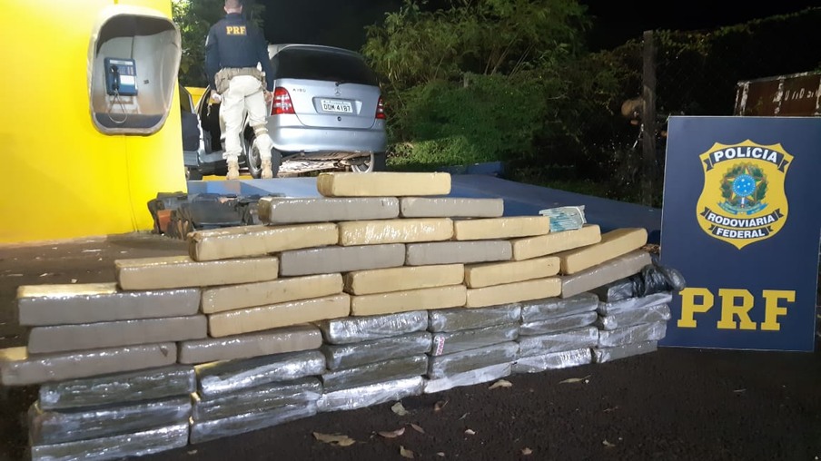 Polícia apreende R$ 18 mil e 36 quilos de maconha no Paraná