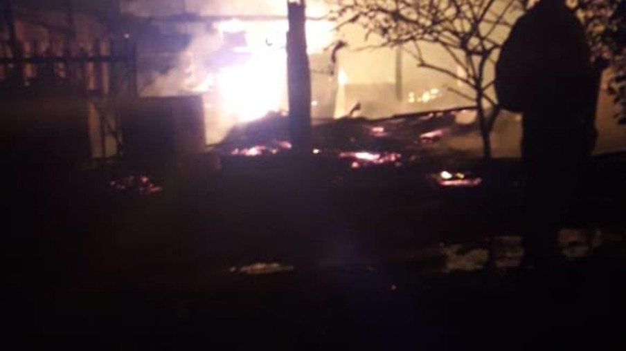Moradores atingidos por incêndio no Interlagos precisam de ajuda