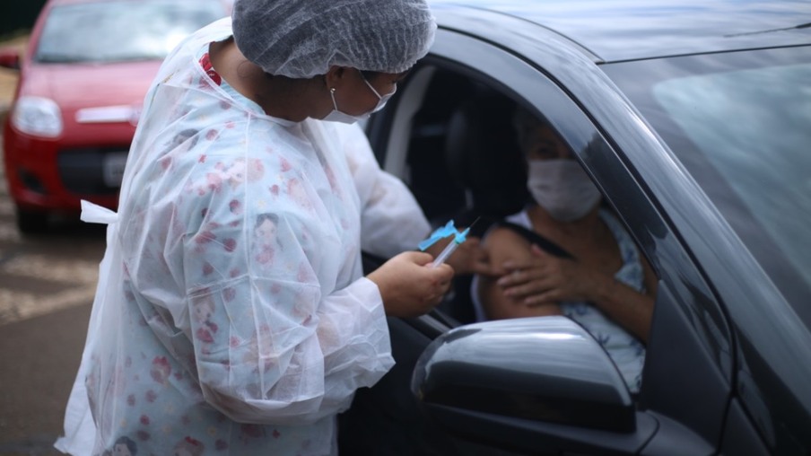 Saúde promove drive thru para vacinação contra a gripe e o sarampo em Foz do Iguaçu