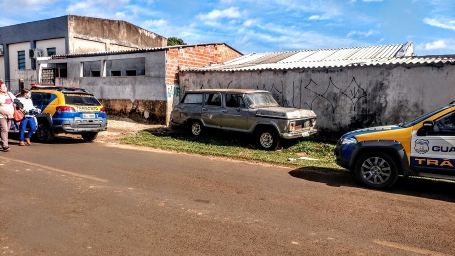 Foztrans e Guarda Municipal removem veículos abandonados em situação irregular