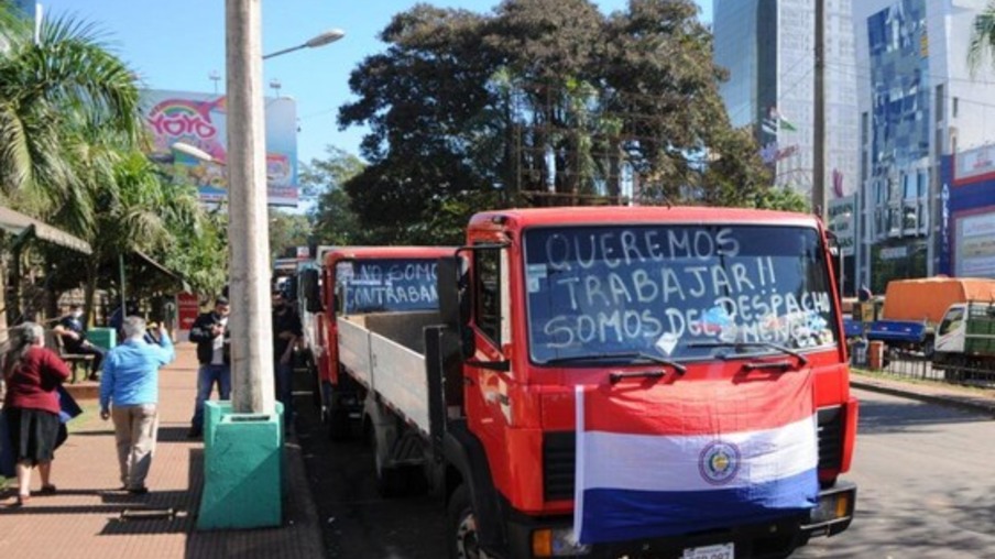 Aduana do Paraguai autoriza caminhões menores a transportarem pela fronteira