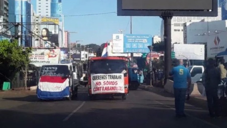 Caminhoneiros de cargas menores protestam em Cidade do Leste