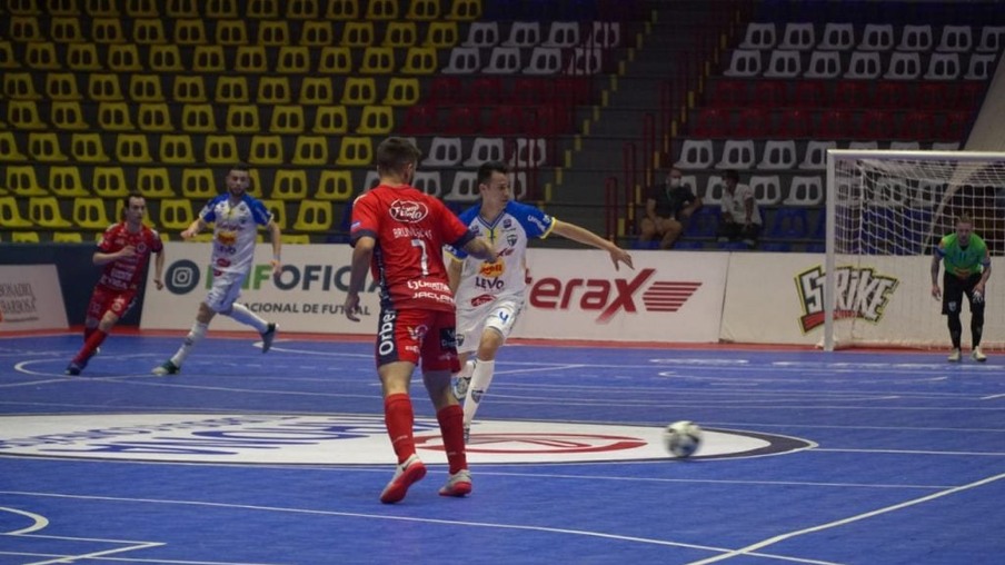 Umuarama vence na estreia da Liga Futsal