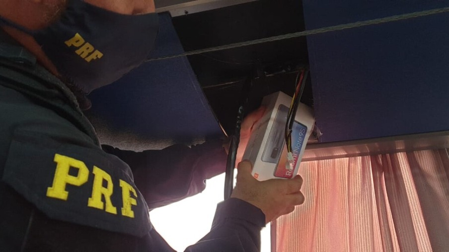 PRF apreende celulares em ônibus de linha que seguia para o Rio de Janeiro