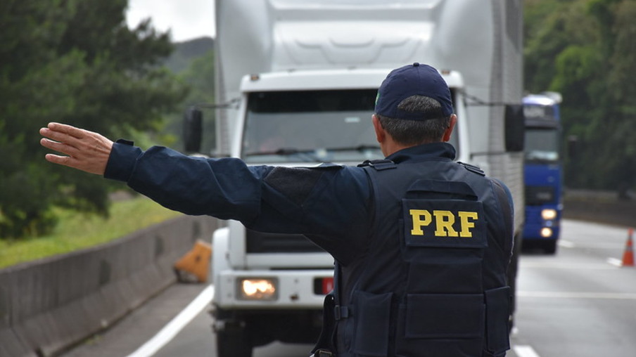 Sete pessoas morreram em acidentes nas rodovias federais do Paraná no feriadão