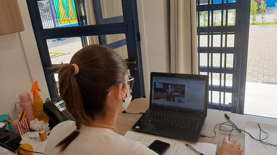 Servidores da educação de Cascavel fazem formação continuada on-line durante a pandemia