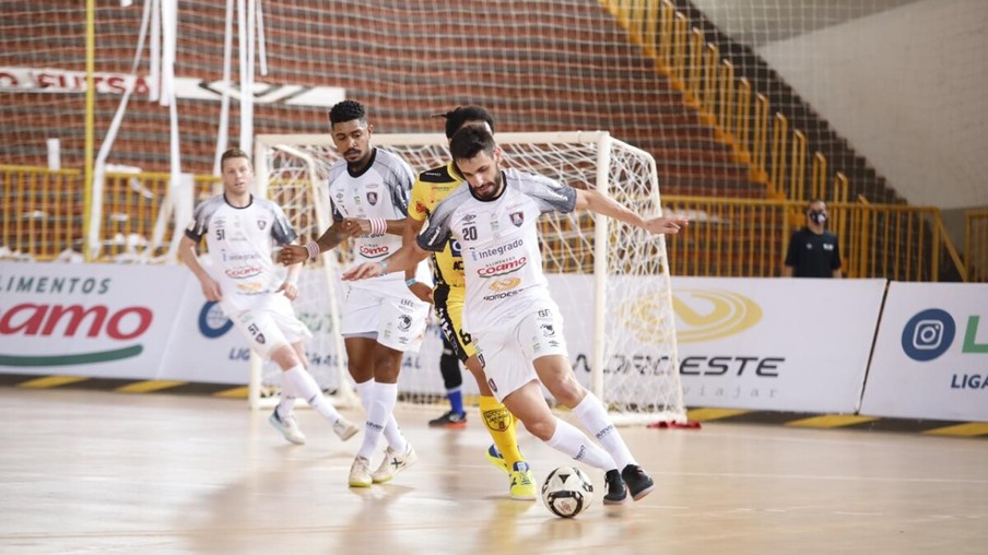 Campo Mourão Futsal comemora a primeira vitória na LNF