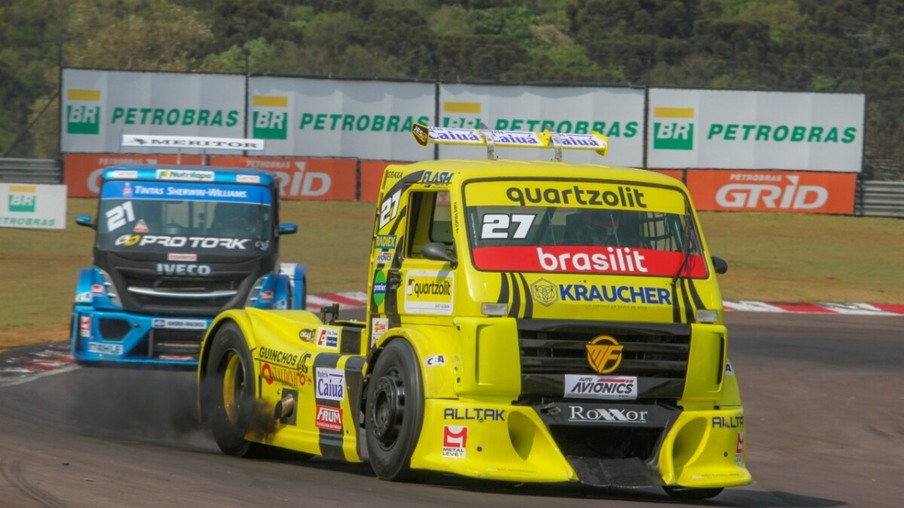 Fábio Fogaça se prepara para concluir as duas provas da etapa da Copa Truck em Curitiba




Crédito: Vanderley Soares