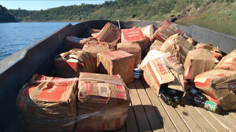 Muito azeite: Polícia Federal apreende embarcação carregada com azeite importado irregularmente