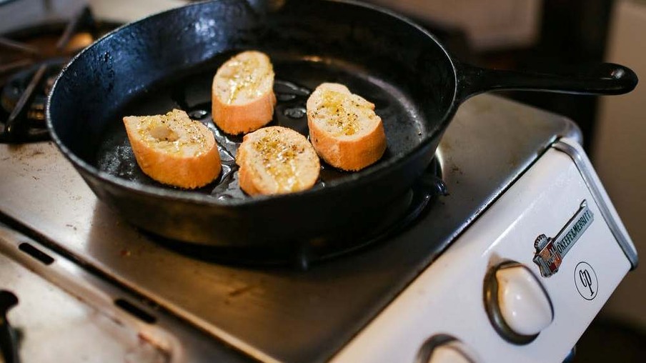 Usar panela de ferro deixa a comida mais saudável!