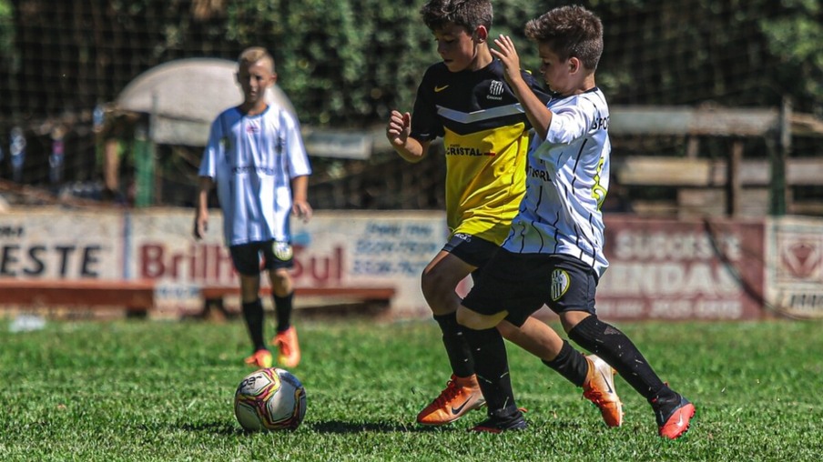Escolinha de futebol do FC Cascavel é campeã em duas categorias na I Copa Cidade